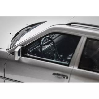 Mercedes-Benz AMG 70TE Brilliant Silver 1996 OttO mobile 1:18 Resinemodell (Türen, Motorhaube... nicht zu öffnen!)